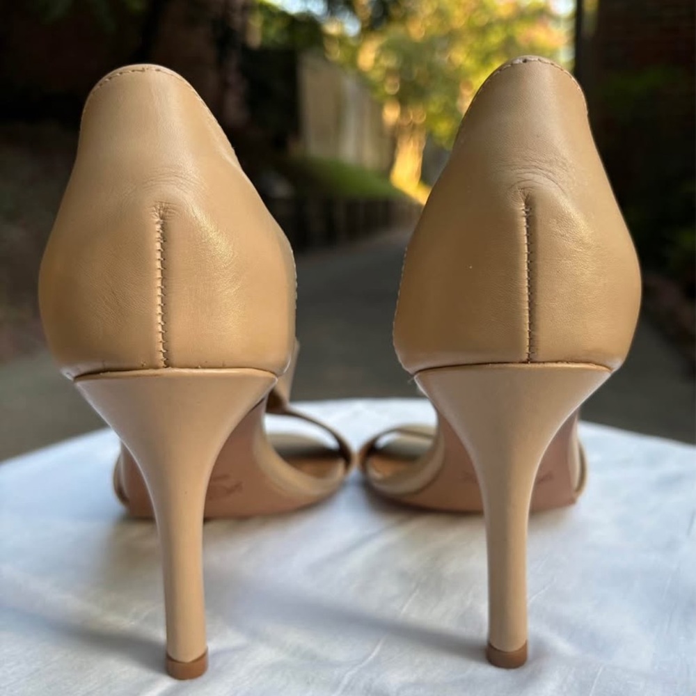 Rowen Gold Signature Nude Leather Heels Size 7M - Picture 10 of 10